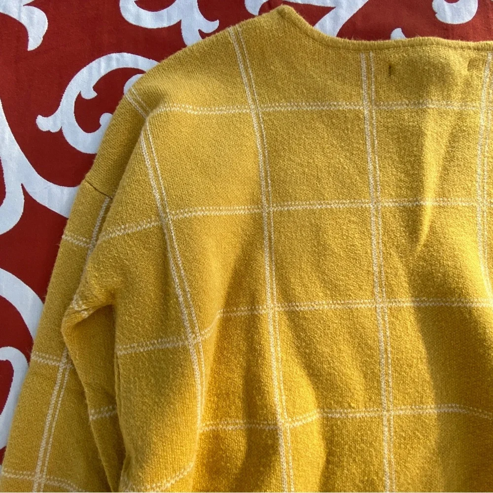 Tahari Yellow Checkered Sweatshirt size small top - Picture 9 of 10